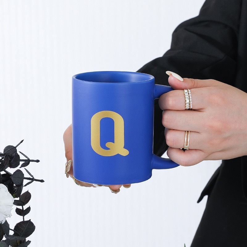 custom alphabet blue ceramic Mug (Q)