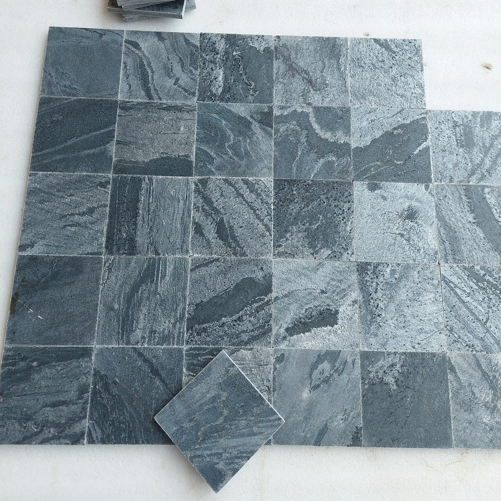 Ardoise de quartz gris argenté aiguisé et brossé 100x100mm, carreaux de sol de piscine décoratifs, revêtement mural, mosaïque en pierre