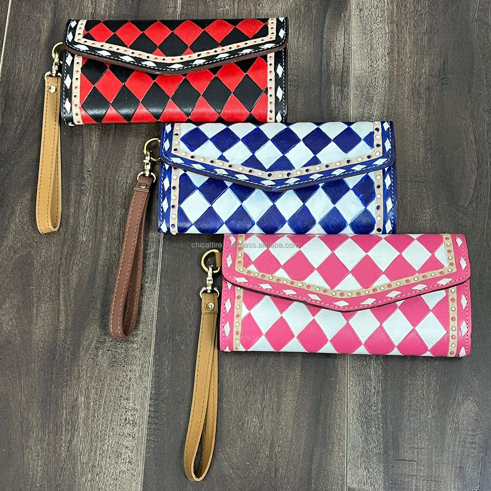 ลายตารางหมากรุกสีแดงและดำ