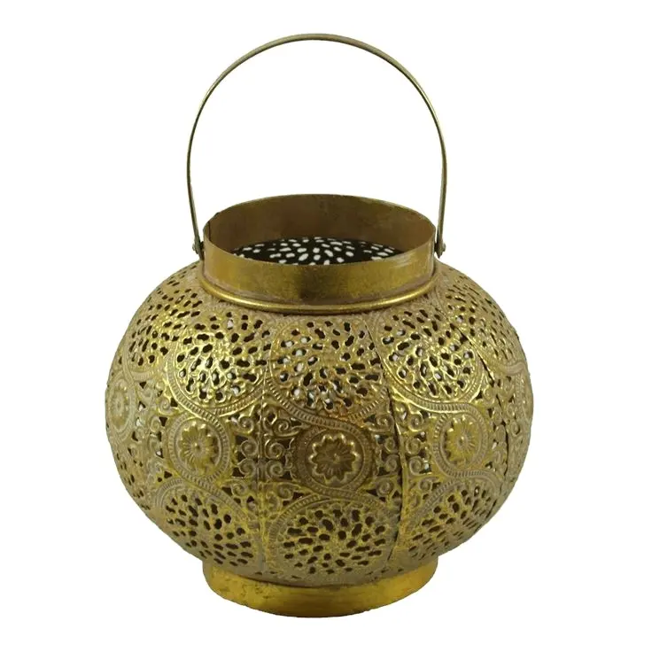 Linterna de diseño de flor y agujero en relieve redondo de hierro de Metal de Venta caliente con mango dorado mate para decoración de entradas de hogar y puertas