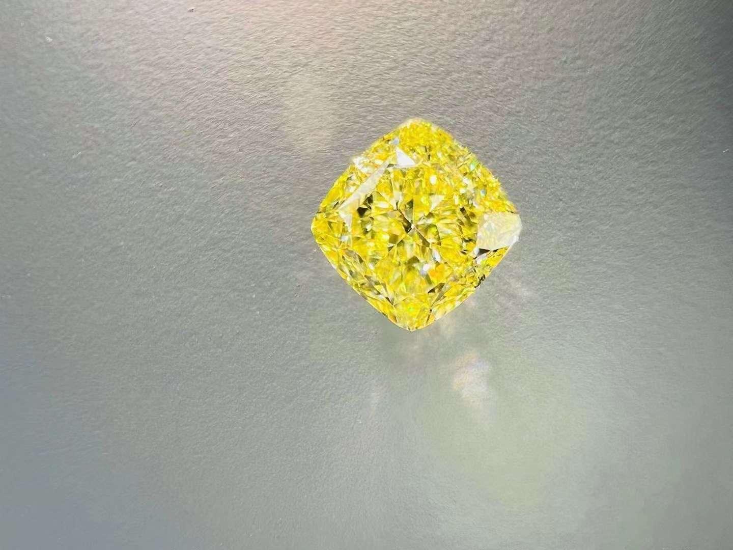 Cojín amarillo