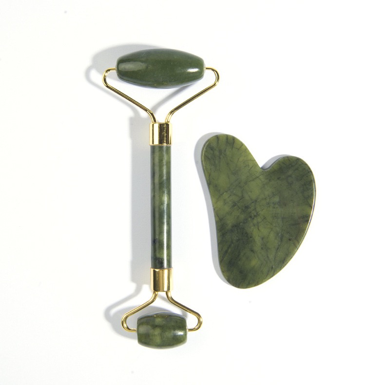 Guasha et rouleau vert