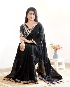 2024 en son koleksiyon hint düğün kıyafeti tasarımcı Georgette Saree tasarımcı nakış bluz ile kızlar için parti Trendy Sari - Product Image 6