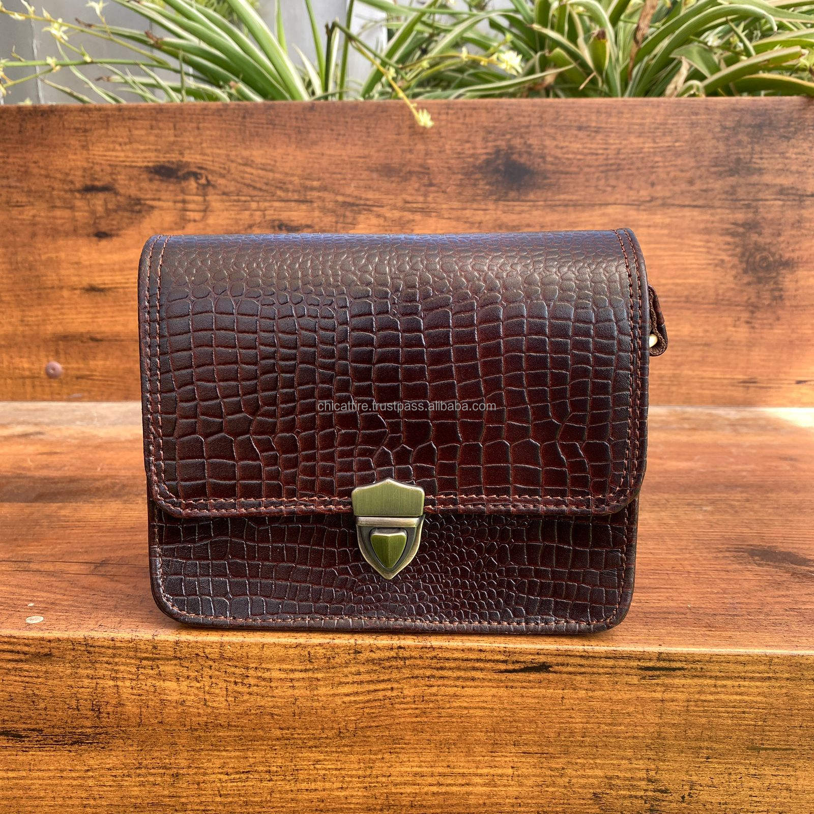 สีน้ำตาลเข้ม