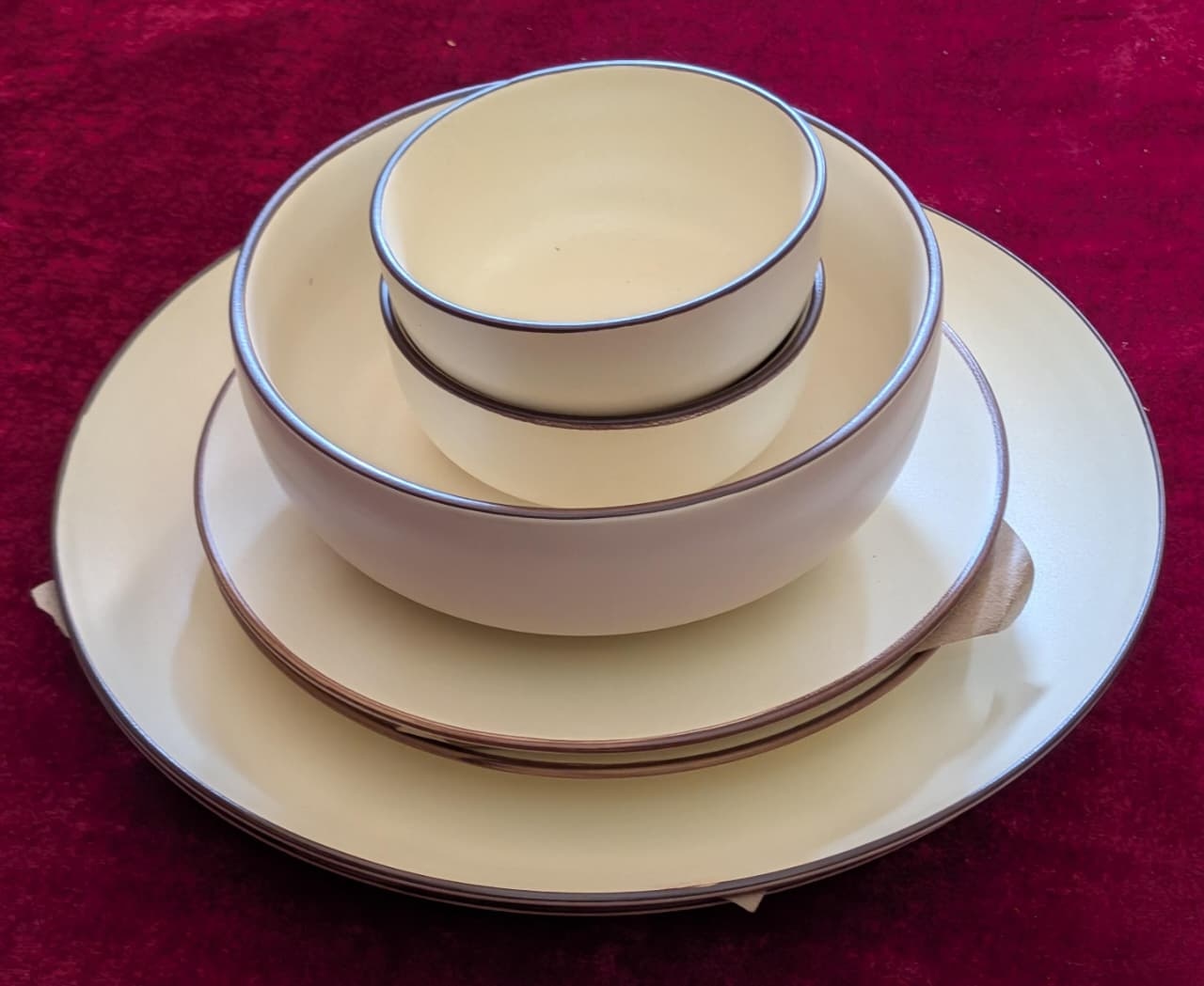 2 assiettes pleines, 2 quarts, bol de 3 pouces 2 pcs, 1 pc bol de 5 pouces