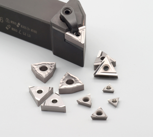 Insertos de torneado de carburo de torno CNC personalizados para procesamiento en miniatura con MOQ 10 piezas - Product Image 1