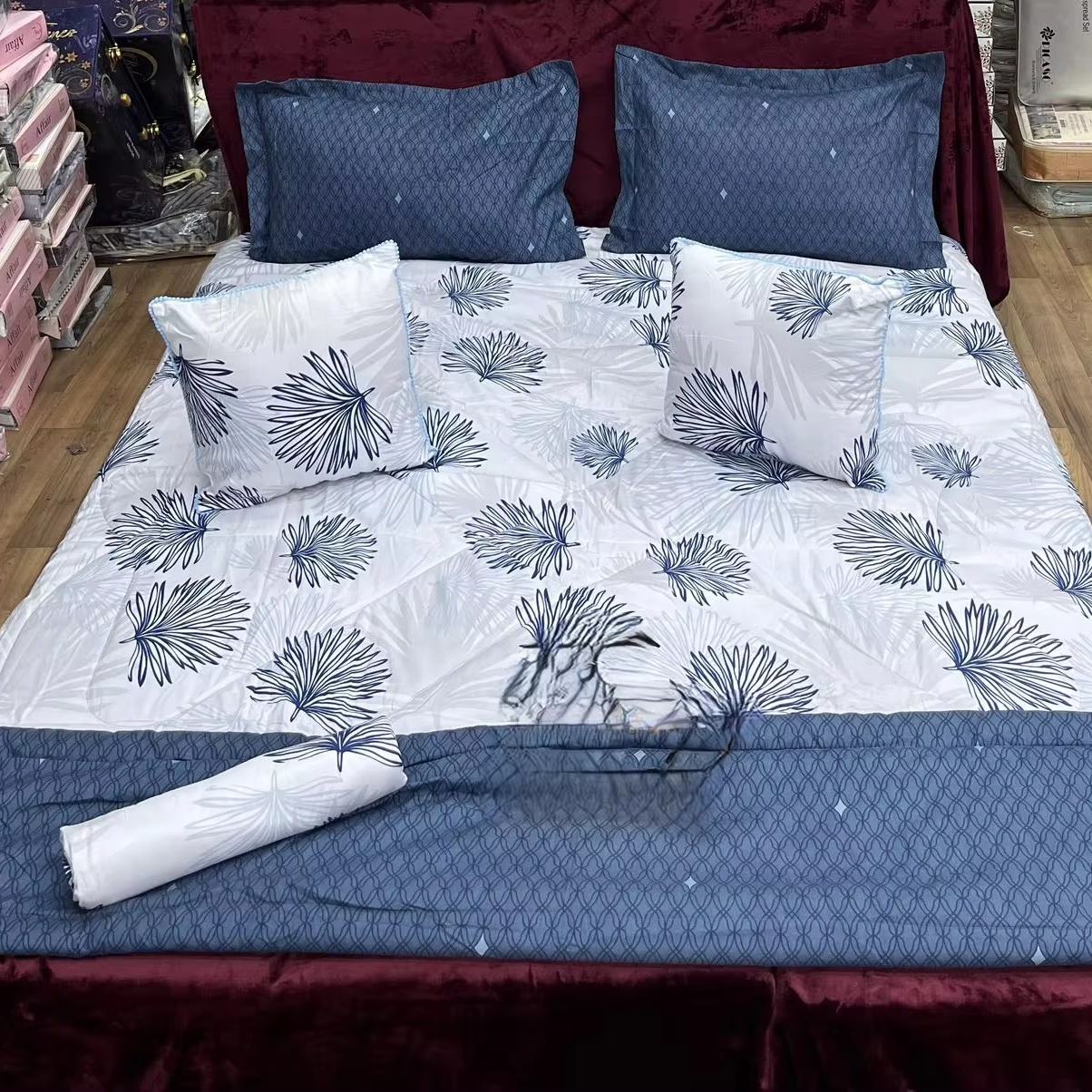 สีขาวสีฟ้า