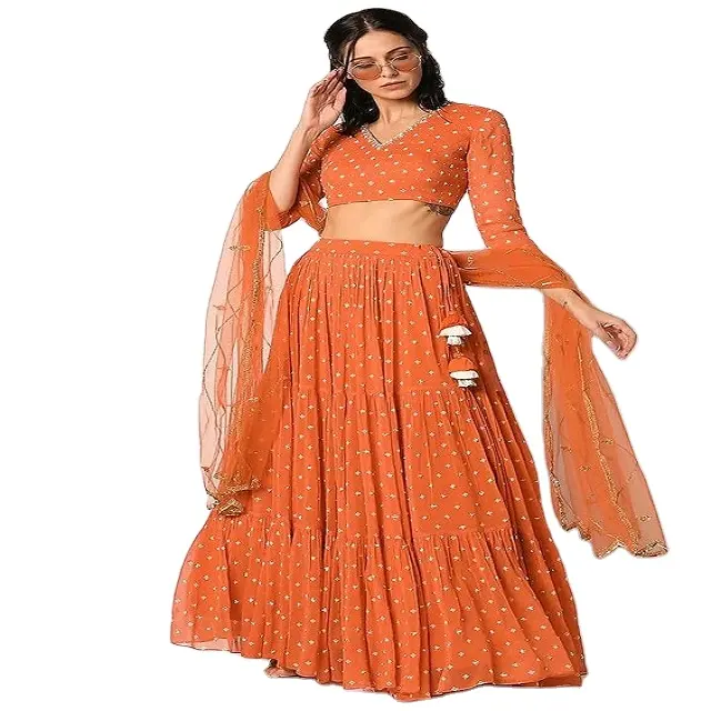 Le magnifique lehenga indien avec un travail de tissage et un matériau en soie jacquard donnera du charme à votre look.