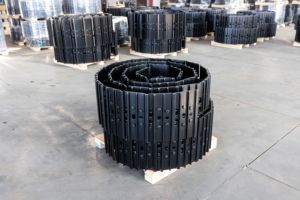 Collegamento del binario dell'escavatore, Assy del collegamento in acciaio del cingolo e Assy del pattino del binario compongono le parti del sottocarro dell'escavatore. - Product Image 2