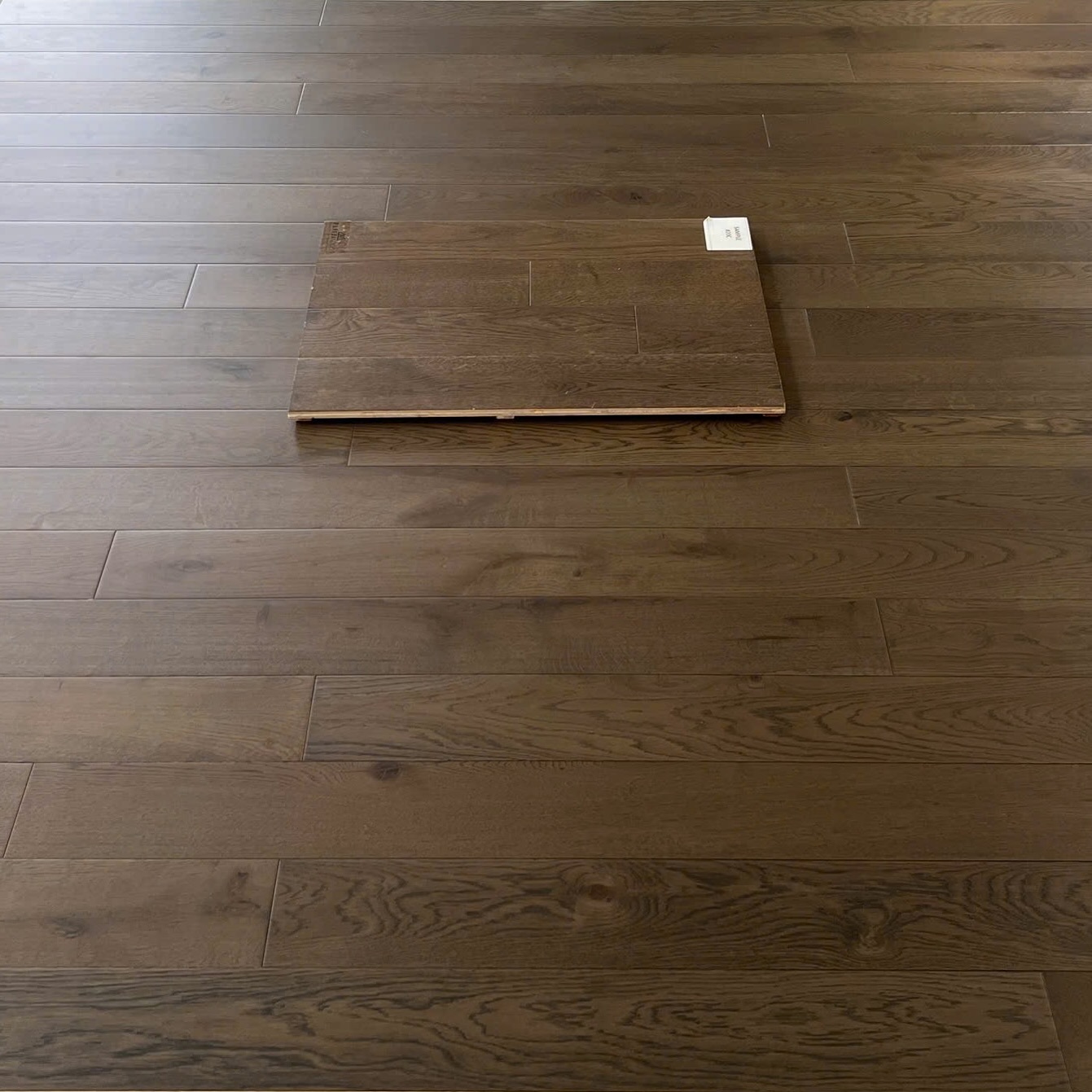 Dark Walnut (VU-NS-001)
