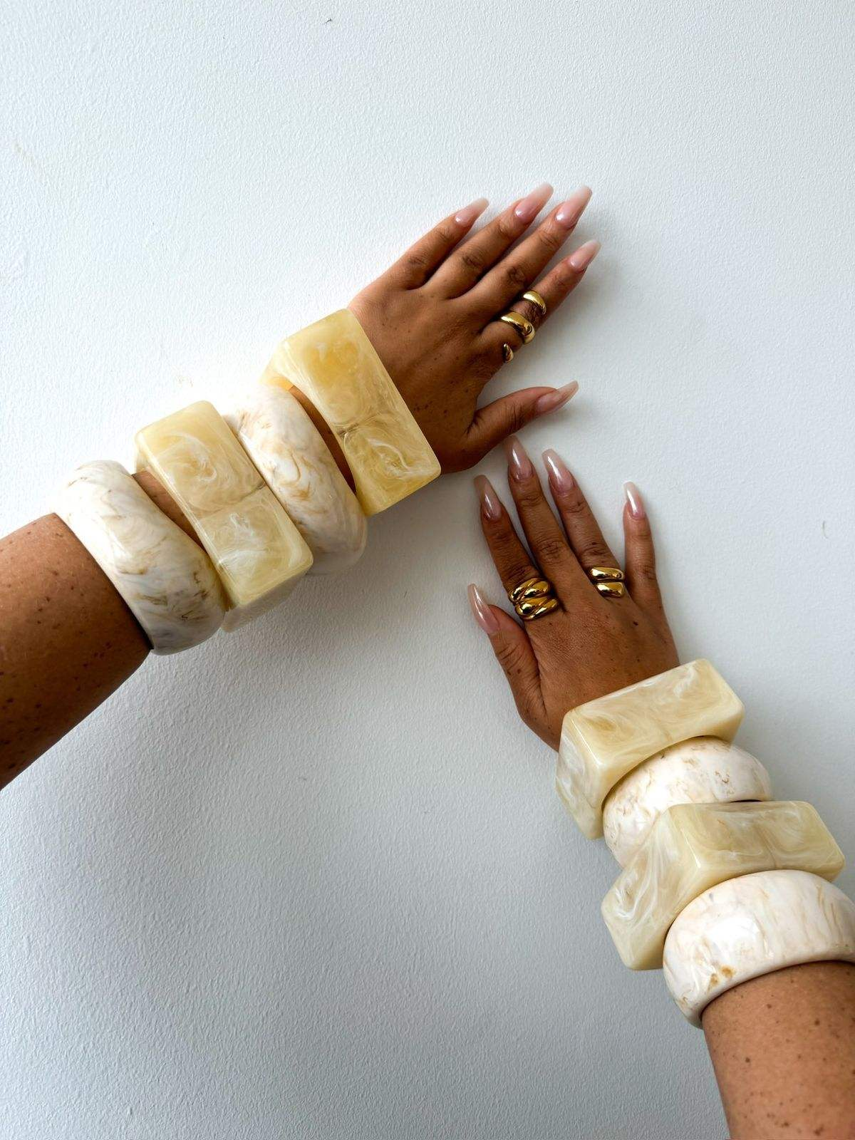 identique à l'image