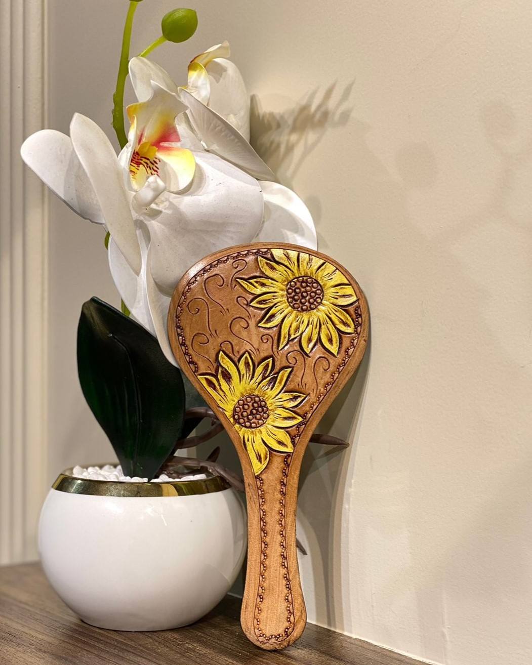 สีน้ำตาลพร้อมเครื่องมือสี