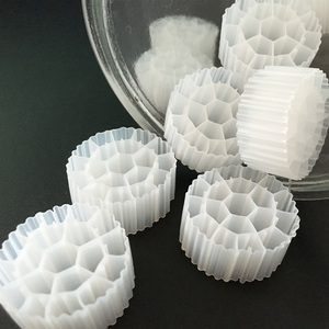 PE75 K5 HDPE hammadde su arıtma taşıyıcı Bio topları filtre mbbr bio medya - Product Image 1