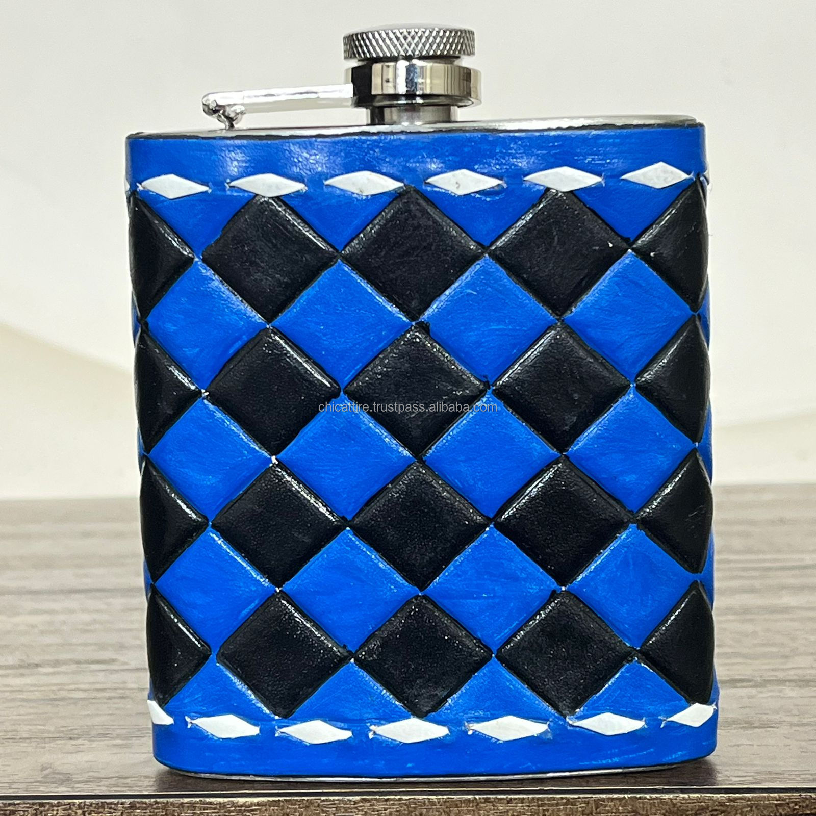 À carreaux noirs et bleus