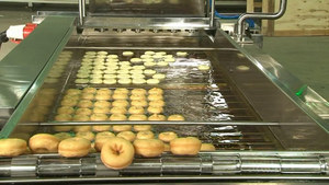 Línea completa de producción comercial de rosquillas para Tartas Yufeng con procesos automatizados de fritura y envasado - Product Image 4