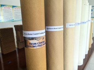 Nhà sản xuất <span class=keywords><strong>2025</strong></span>: 70g-105G tùy chọn cuộn giấy Kraft tráng Phenolic (để làm miếng làm mát) cho nhà kính, trang trại chăn nuôi - Product Image 2