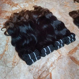 インドのバージンヘアバンドル未処理人毛バルク輸出卸売およびサロン用