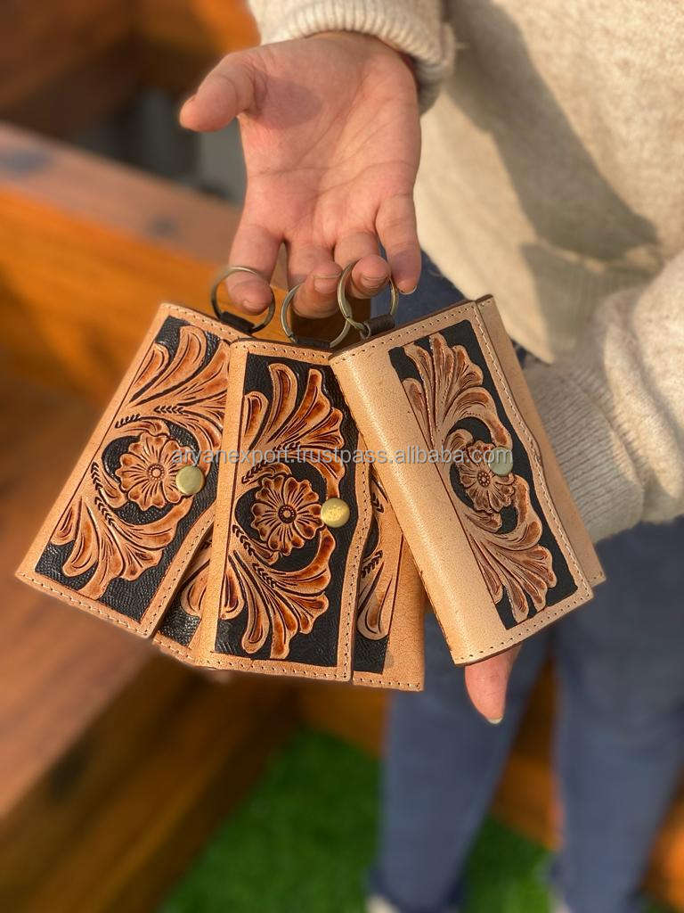 สีน้ำตาลพร้อมเครื่องมือสี