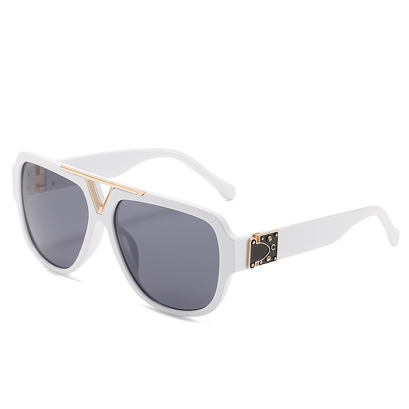 C8: White/ Smoke