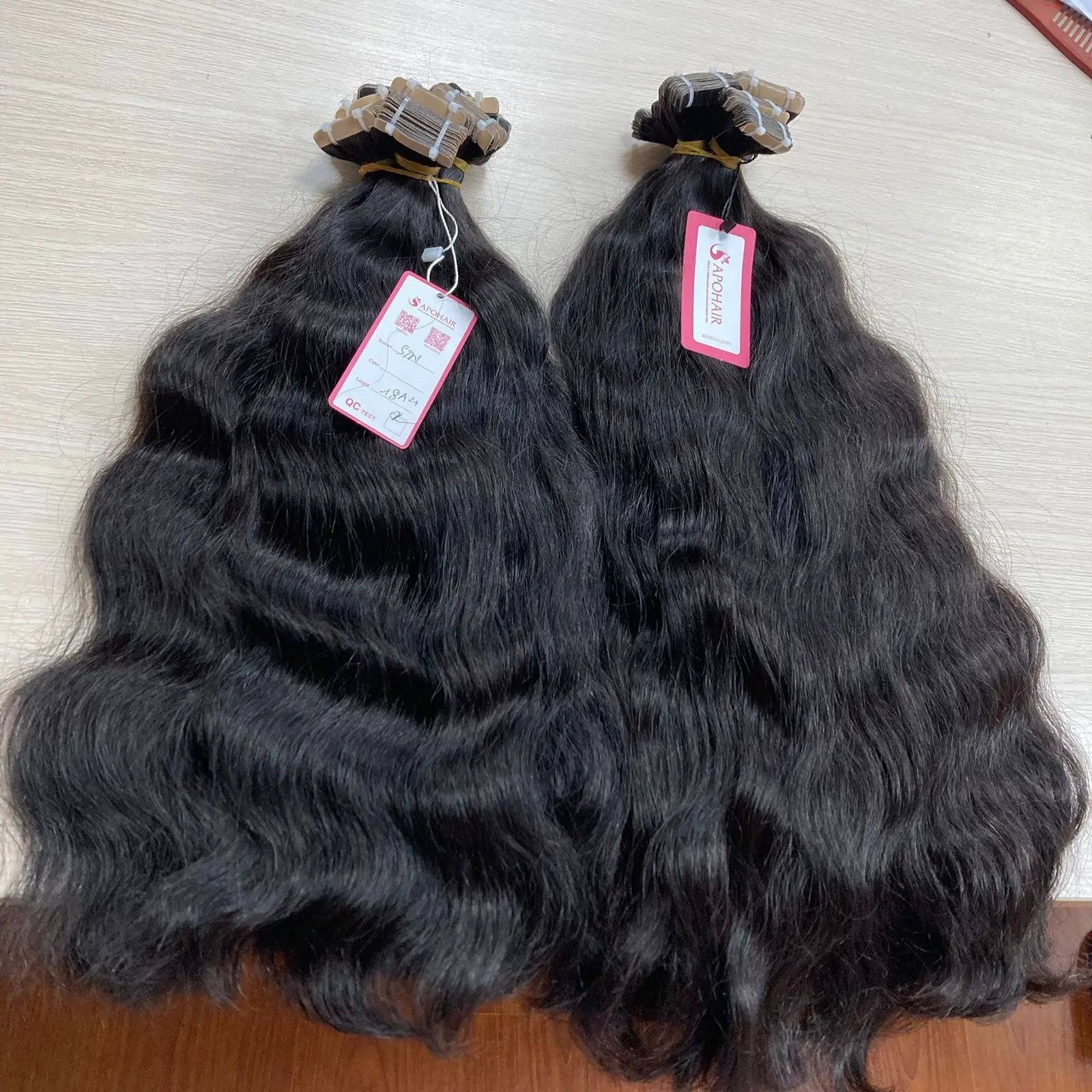 Wholesale 100% Natural Wavy Raw Vietnamese Real Human Hair Extensions Virgin Cuticle Aligned Tape in Hair Extension