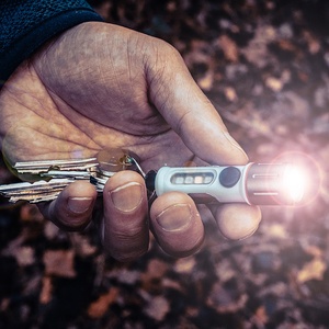 Trong Kho Siêu Sáng Mini Keychain USB-C Sạc Di Động Đèn Pin Với Nam Châm - Product Image 2