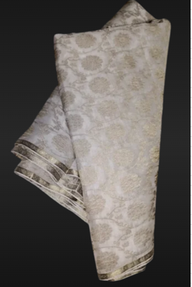 ครีมออฟไวท์ลายจุดทอง (โทนสีทองแชมเปญ)