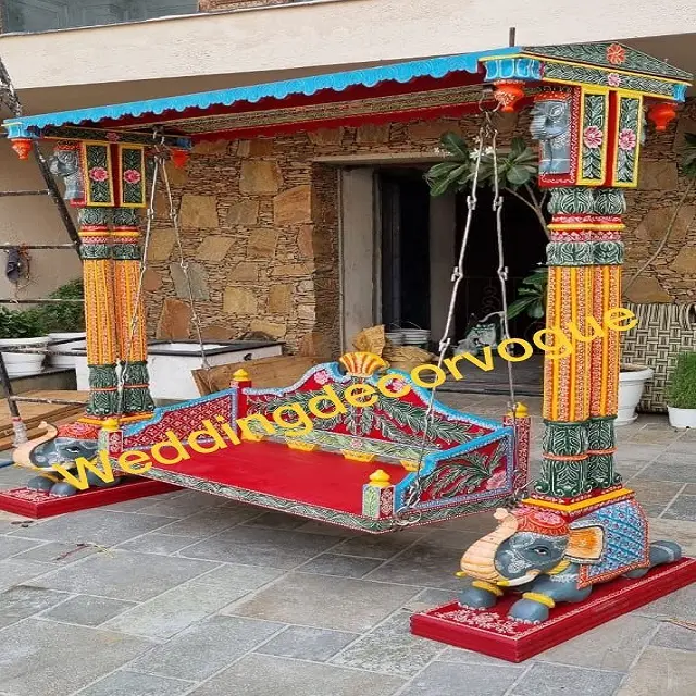 Incredibile altalena in legno pesante antico Jhoola indiano intaglio a mano altalene in legno di Teak Jhoola altalena in legno intagliato tradizionale indiano