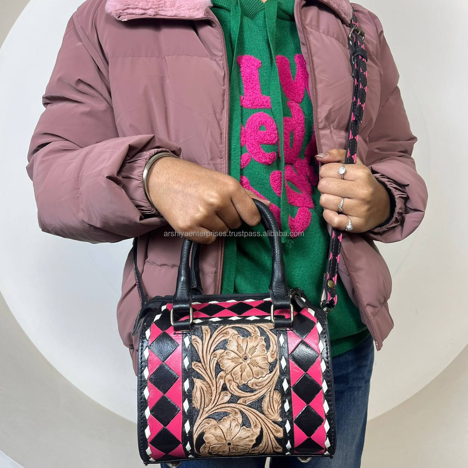 ลายตารางหมากรุกสีชมพูและดำ