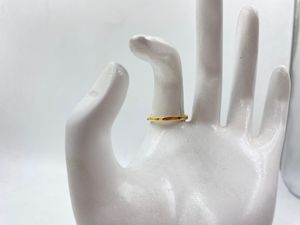 テクスチャ付きハンマーゴールドメッキ真鍮リング職人ボホージュエリー手鍛造ディテール