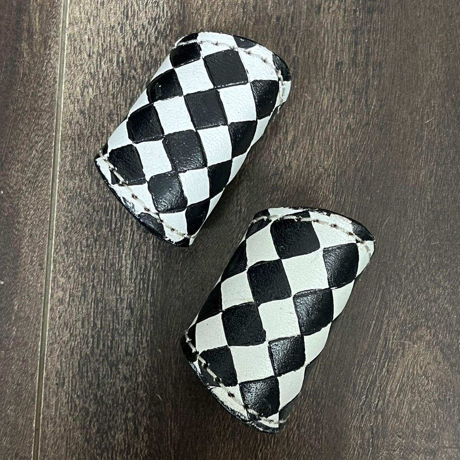 ลายตารางหมากรุกสีดำและสีขาว