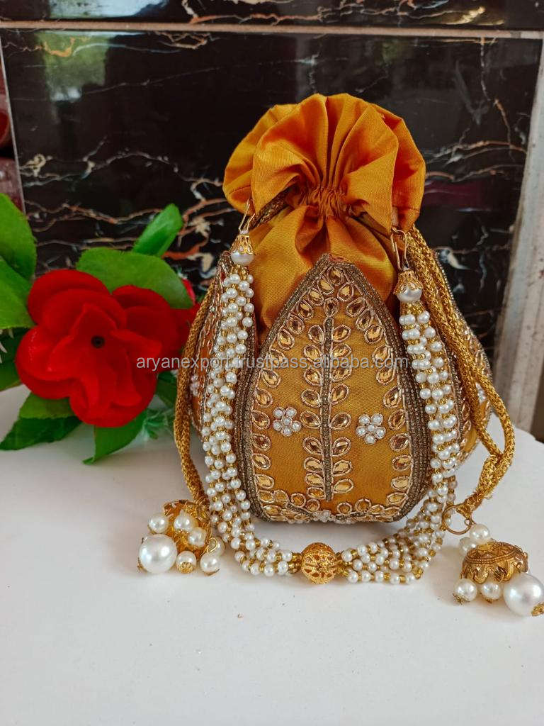 โกลเด้น