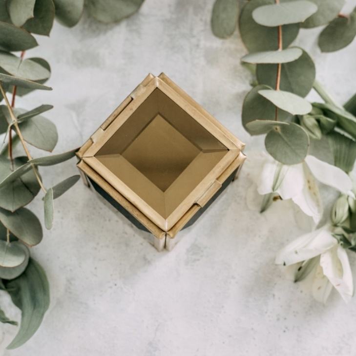 แก้วสีทอง