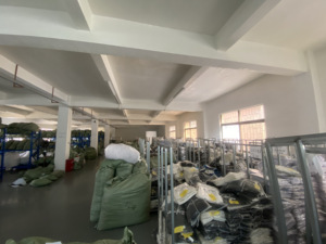 来样定做男装秋季服装连帽套头衫大兜帽连帽衫定制标志男装街装多拉绳素黑连帽衫