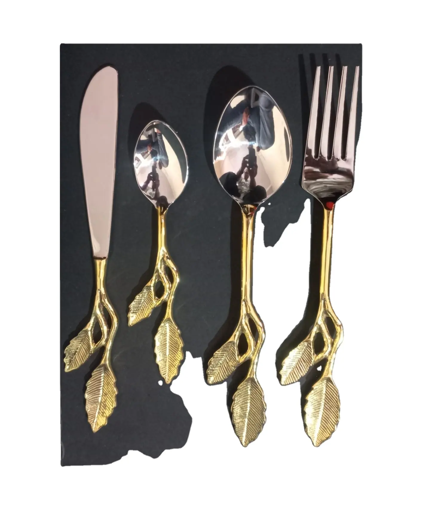 مجموعة أدوات مائدة نحاسية فريدة من نوعها مصنوعة يدويًا من الذهب طقم أدوات مائدة للمطبخ