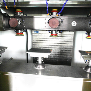 ศูนย์เครื่องจักร CNC แนวตั้ง4แกนอัตโนมัติเครื่องขัดเงาเฉพาะ - Product Image 2