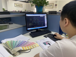 来样定做男装秋季服装连帽套头衫大兜帽连帽衫定制标志男装街装多拉绳素黑连帽衫