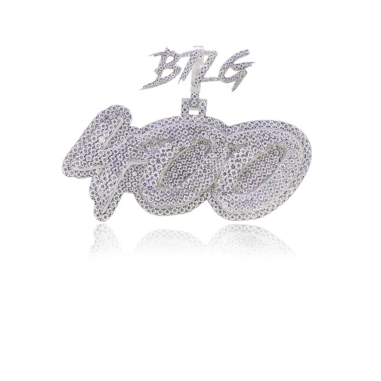 Con 29gm de Plata de Ley 925, este colgante de hip hop unisex con diamantes de 7,19ct, personifica el lujo y la moda.