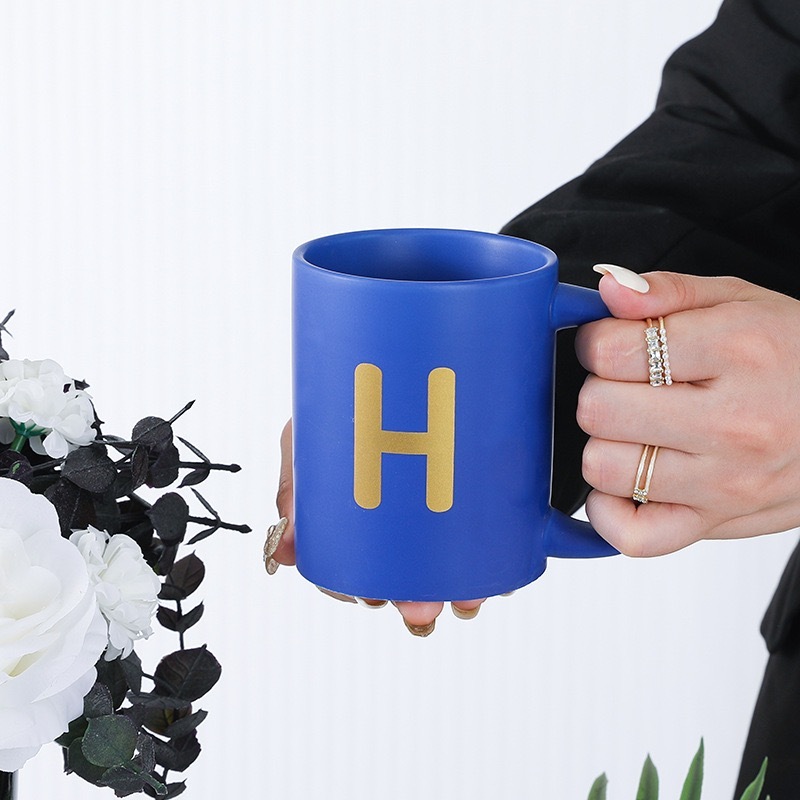 custom alphabet blue ceramic Mug (H)