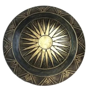 中世纪中世纪圆形维京龙盾，由木材和金属制成，用于家居装饰，播放电影和主题12月