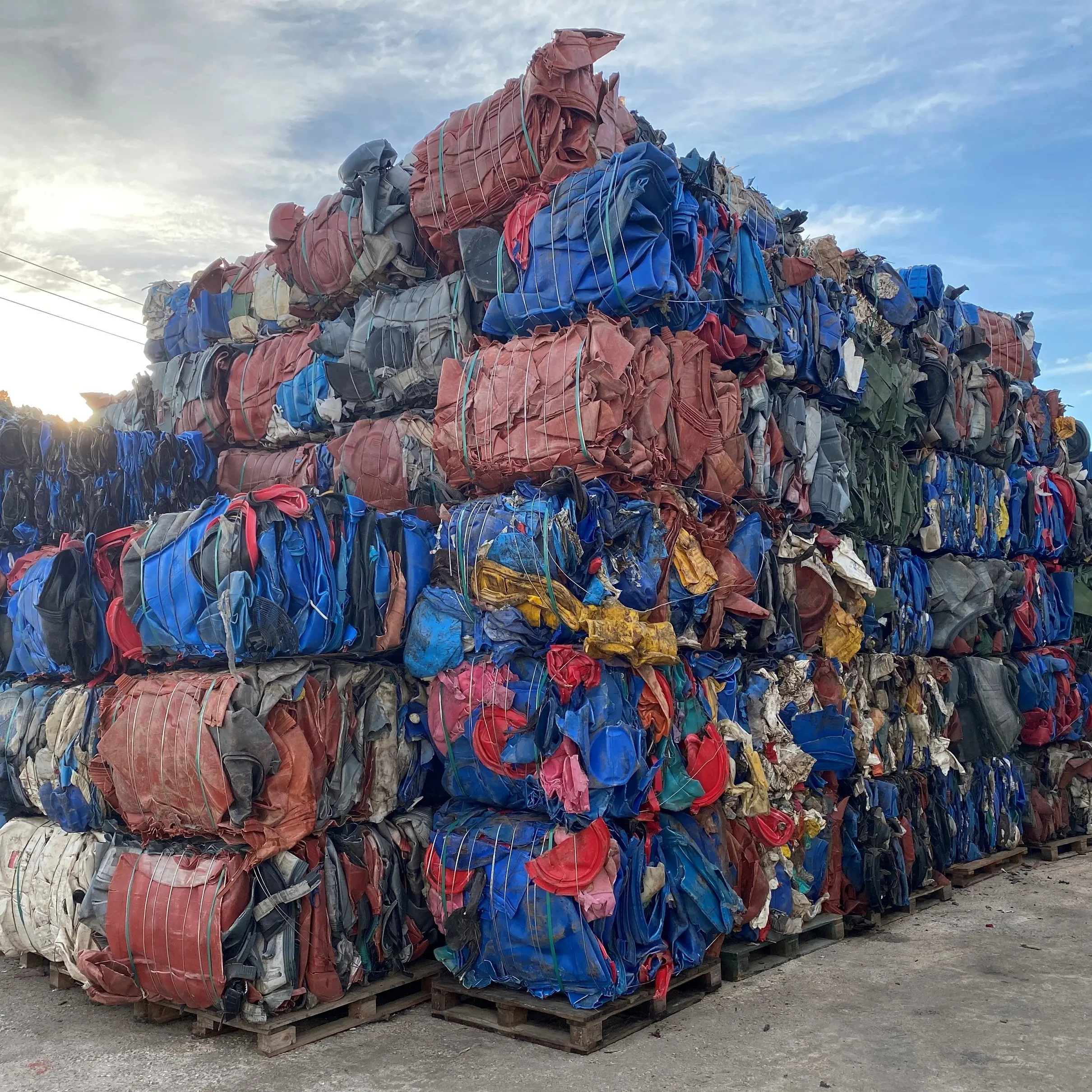 HDPE PLASTIC BOTTLES, BARRELS (DRUMS), DISPENCERS etc MIX COLOR BALES SCRAP - WASTE PLASTIC FOR RECYCLING.