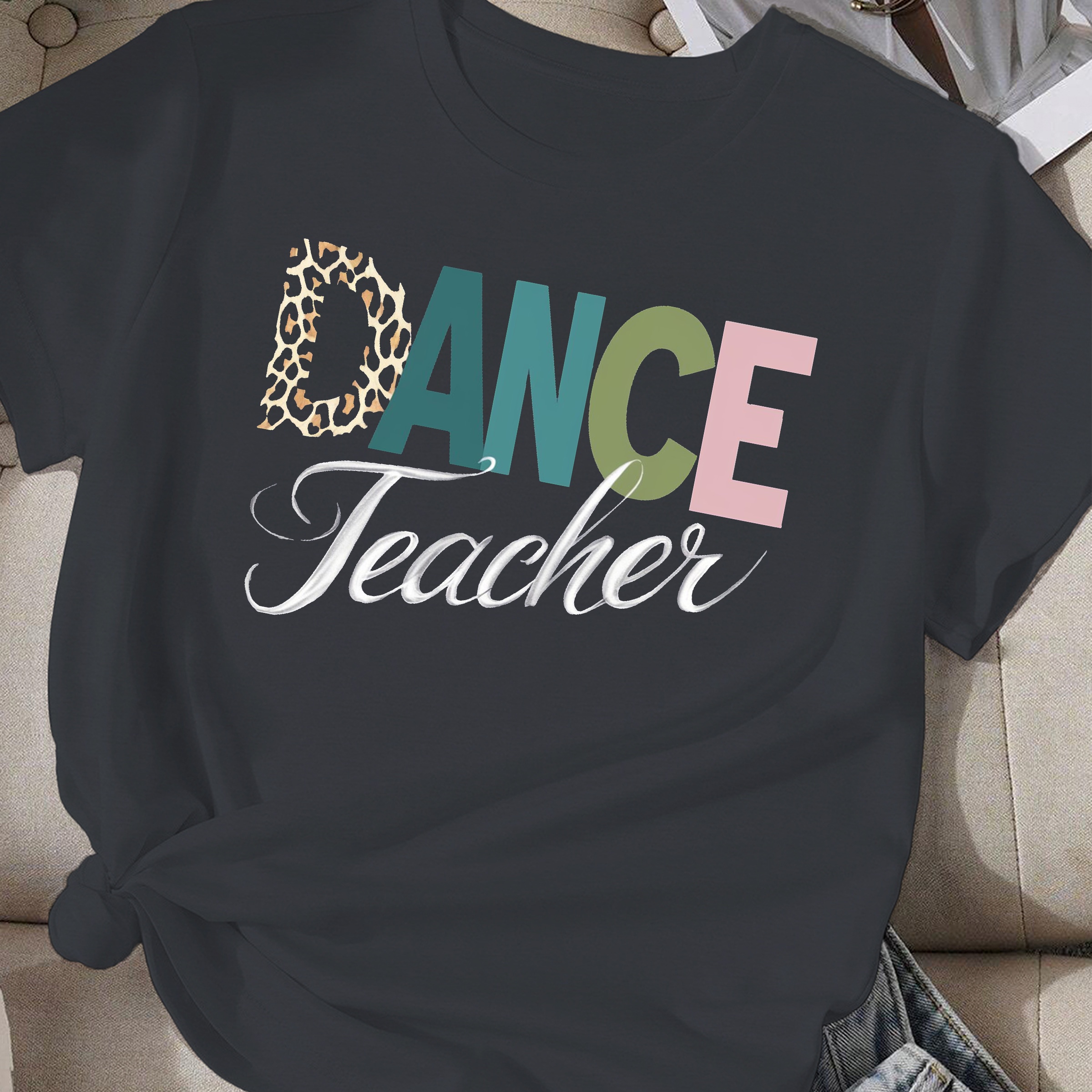 สีเทาเข้ม