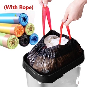 Bolsas de basura con cordón personalizadas para uso en cocina Material PE fuerte en rollo Aceptamos diseños impresos Fabricante vietnamita de bajo costo - Product Image 3