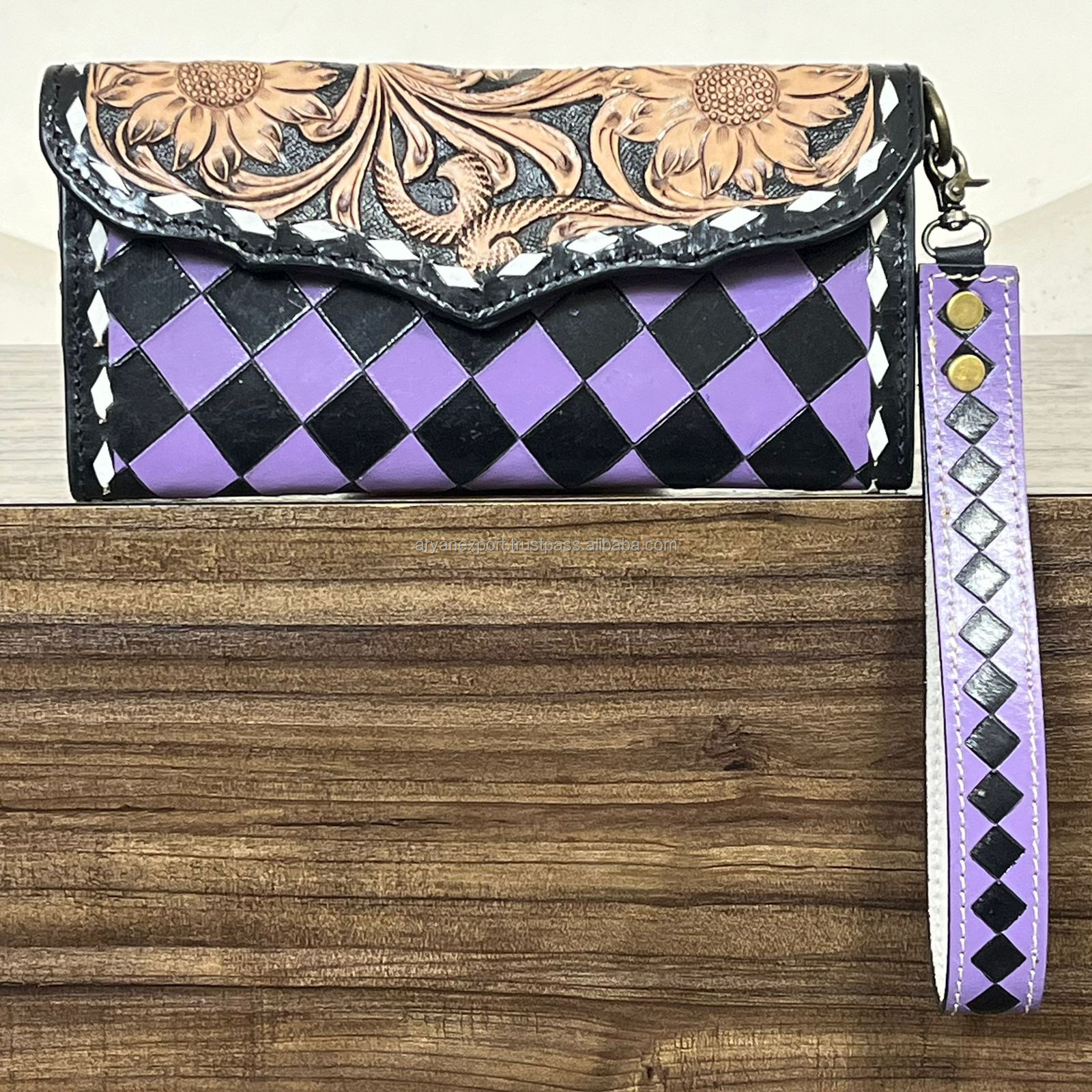 À carreaux violets et noirs