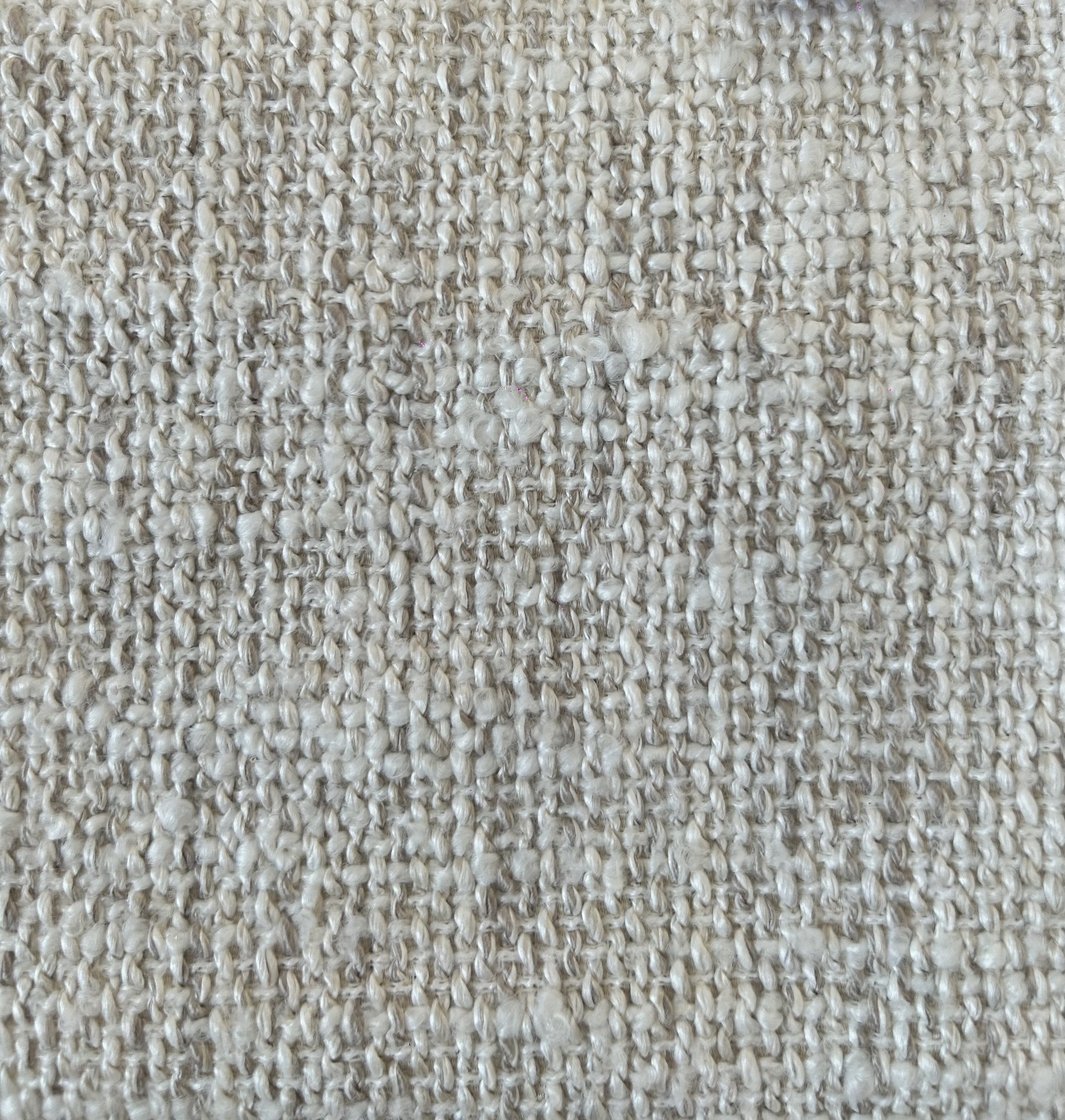 Gris oscuro