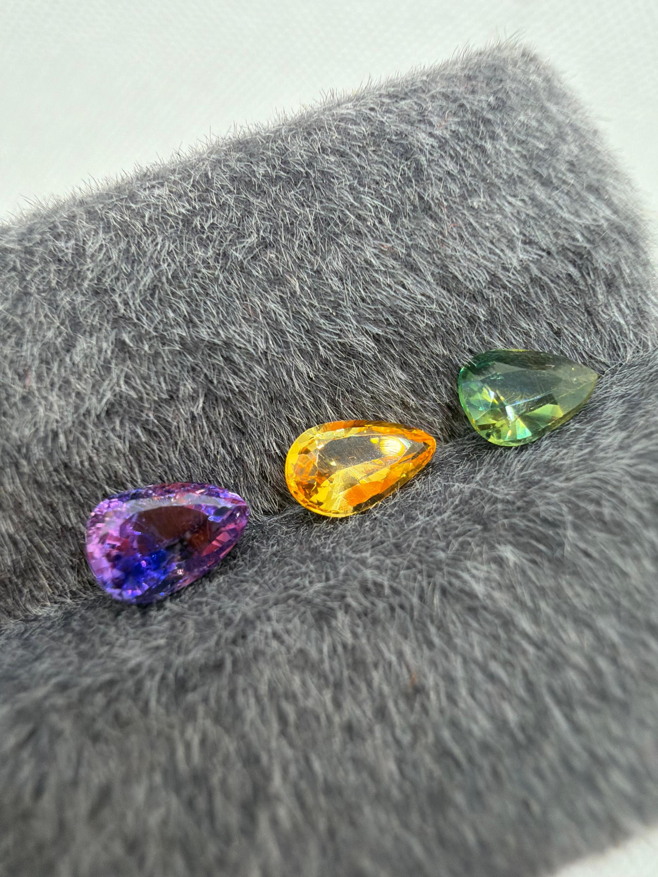 MULTI-COLOUR