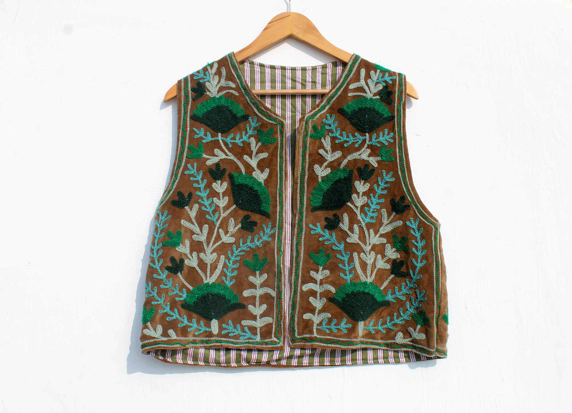 สีน้ำตาล