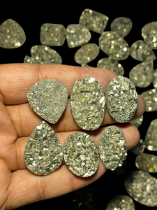 天然黄鉄鉱Druzy Cabochon卸売多くクリスタルクォーツヒーリングミックス形状とサイズルース宝石用宝石