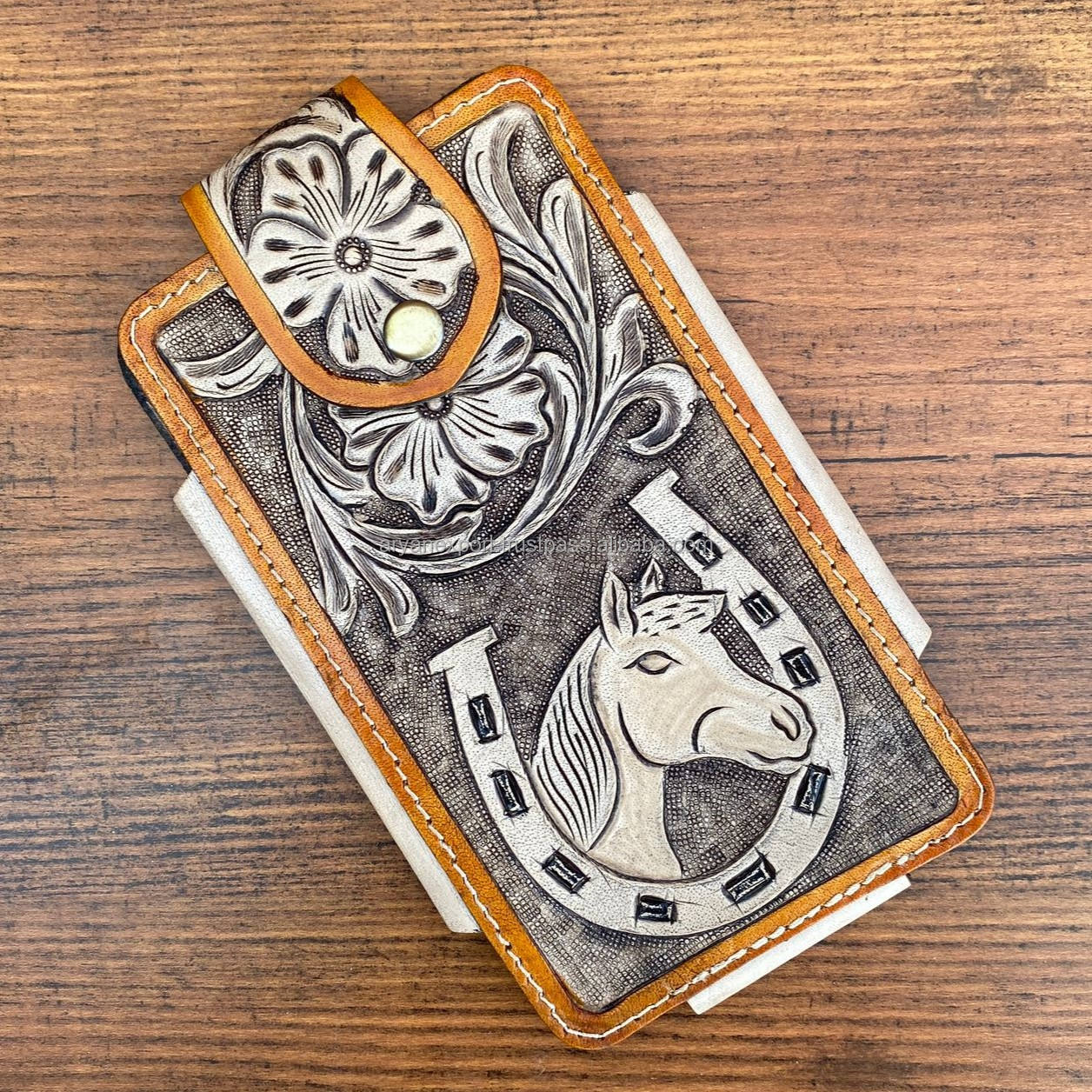 สีน้ำตาล