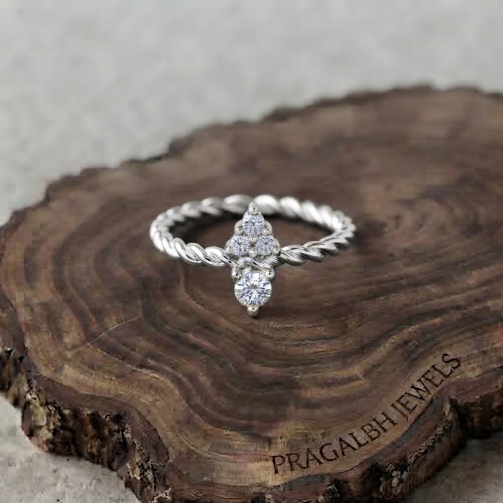 18K Gold (Moissanite)