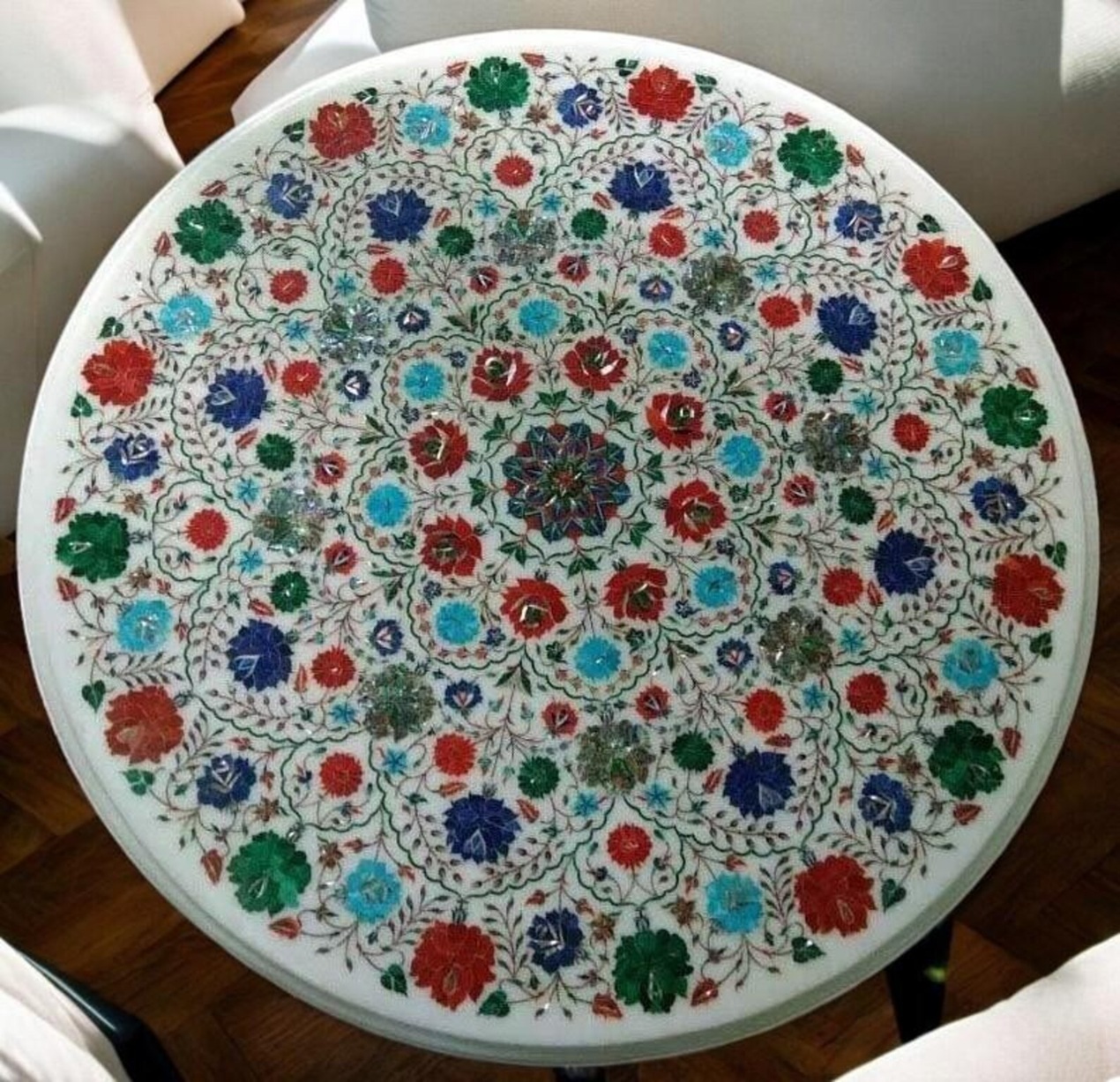 สีขาว
